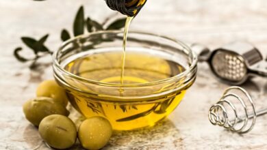 Photo of Aceite de oliva vs aceite de orujo de oliva: ¿cuál es mejor para la salud? Comparativa completa.