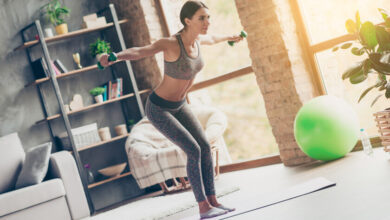 Photo of Cinco ejercicios con pesas para fortalecer la espalda en casa: ¡Aprende cómo tonificarla!